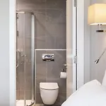Metro Airport Apartamento *